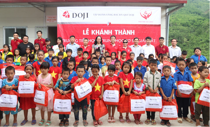 DOJILAND cùng Tập đoàn DOJI xây dựng điểm trường vùng cao, hỗ trợ cho các trẻ em nghèo có cơ hội đến trường